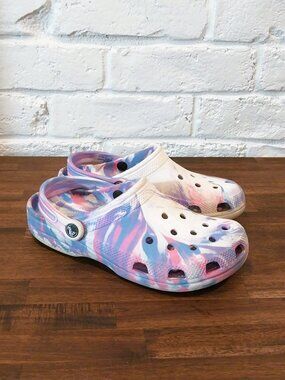 CROCS J 6 Purple Pink Blue Tie Dye Clog Sandal Slip On Womens 7 Waterproof